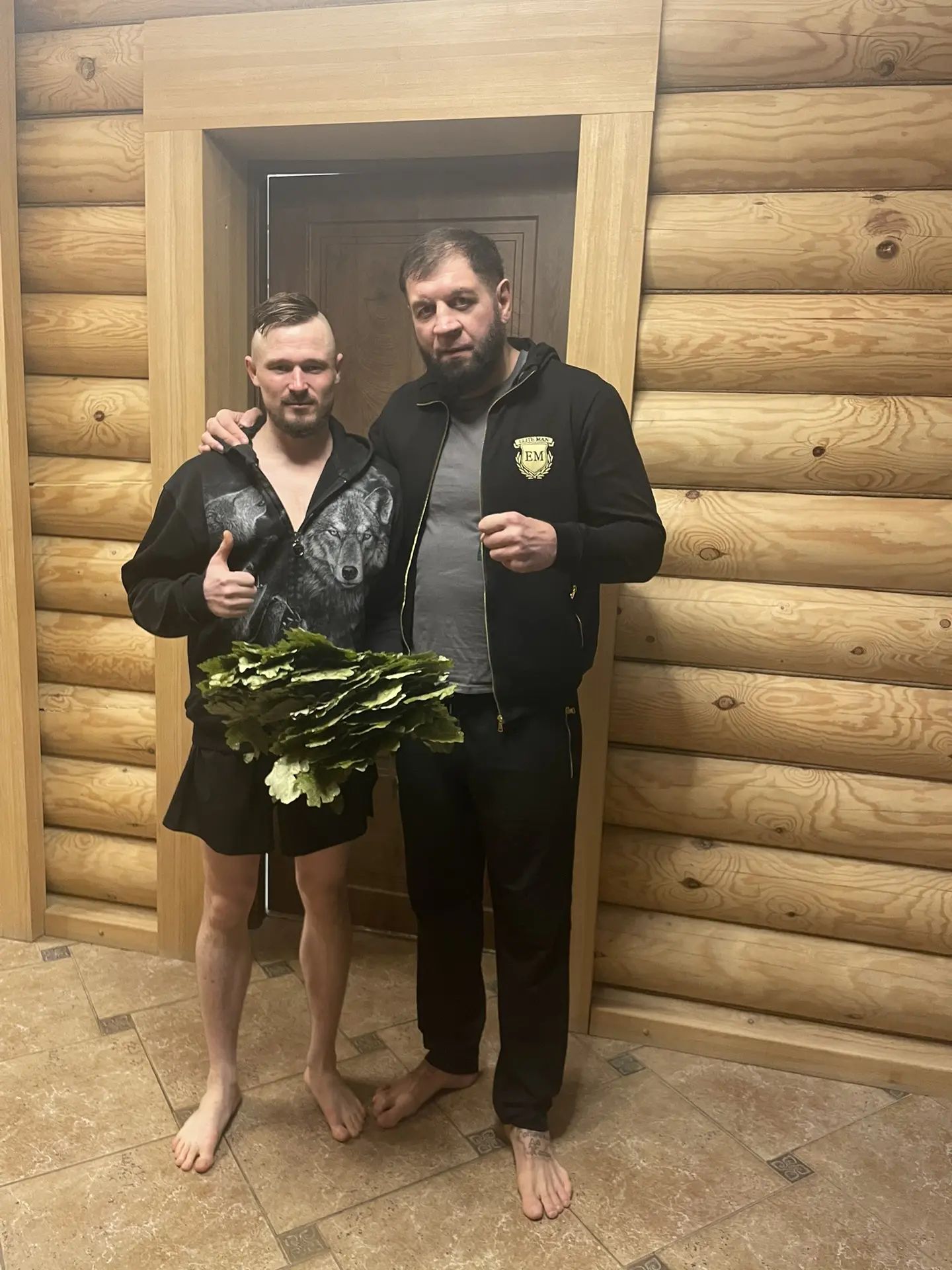 Александр Емельяненко и Иван Благодел после парения